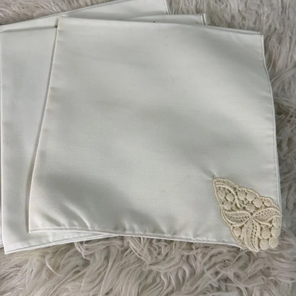 BARDWIL LINENS Vintage Cloth Napkins (7) Permanent Press Lace Details